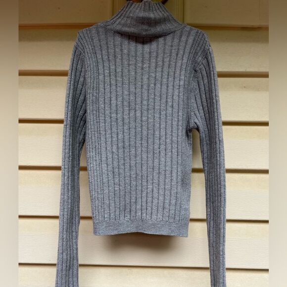 Urban outfitters, Gray, long sleeves sweater/turtleneck, good condition, XS - Picture 7 of 7